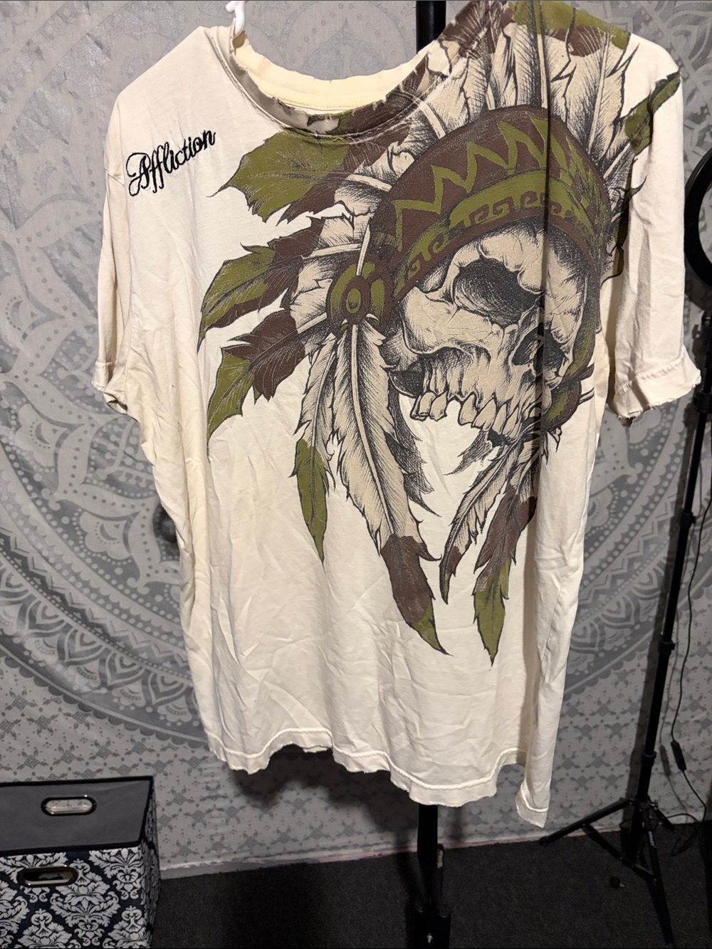 Affliction Mens Vintage Graphic Tee White Distressed Native Headdress Skull med
